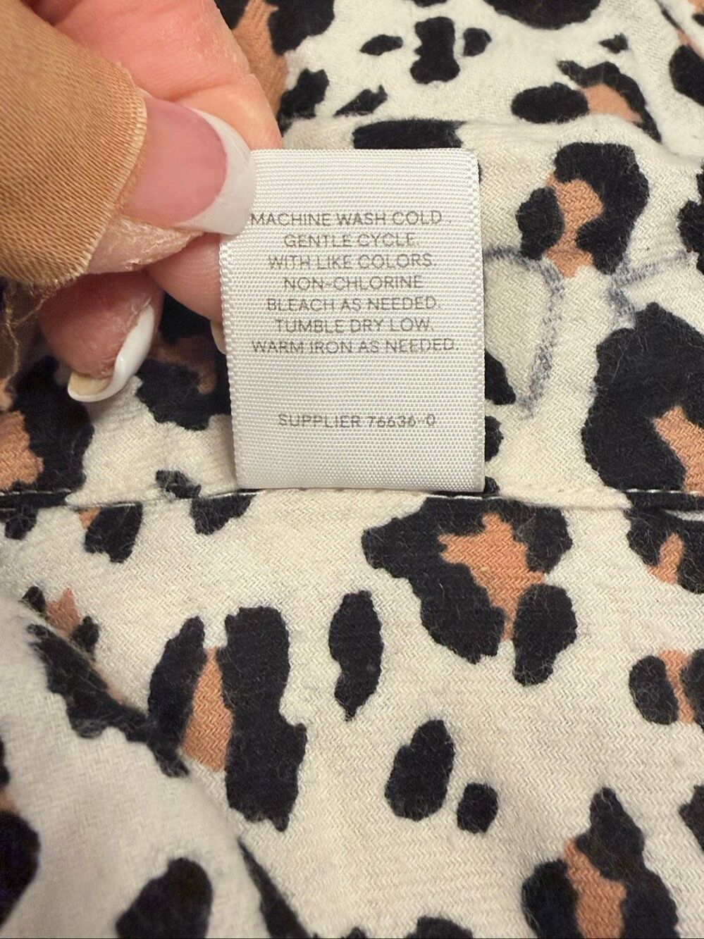 Liz Claiborne Animal Print Flannel Sleep Shirt Small Cheeta Loungewear Comfy Coz - Picture 8 of 8
